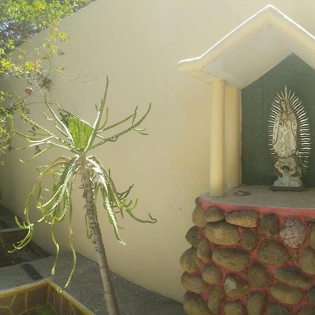 Room In Guest Room - Padrinos Hostal La Paz Full House Exterior photo