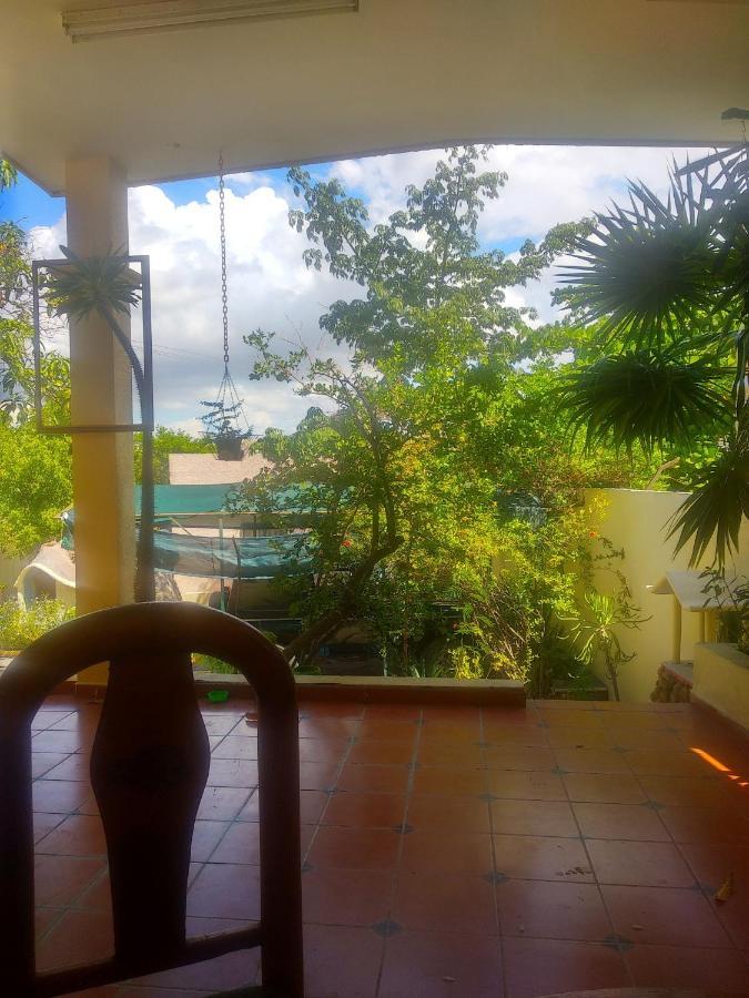 Room In Guest Room - Padrinos Hostal La Paz Full House Exterior photo