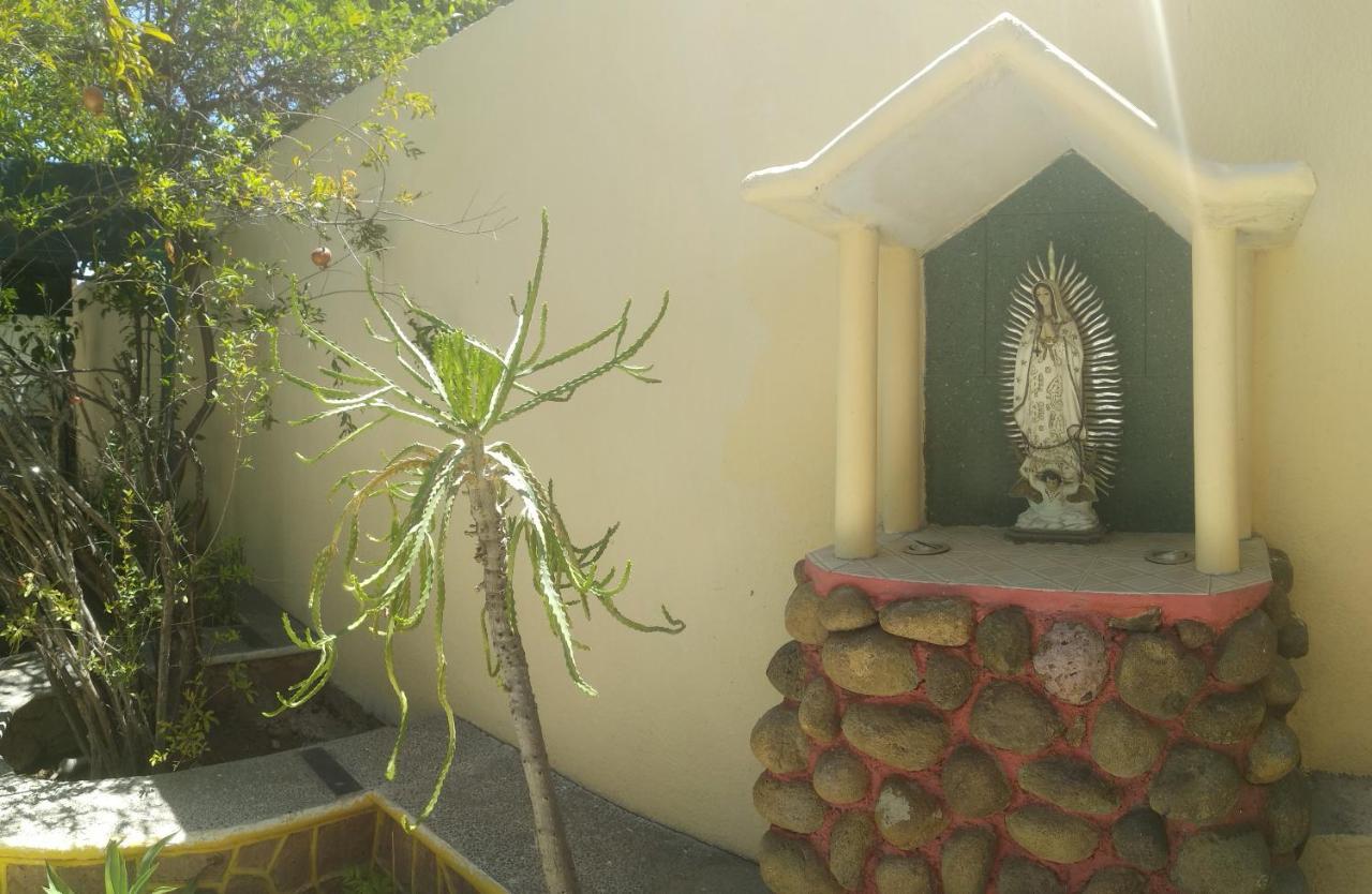 Room In Guest Room - Padrinos Hostal La Paz Full House Exterior photo